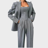 Karolina – Moćni Trodijelni Kostim